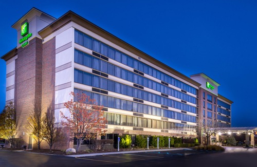 Warren Hotel | Holiday Inn Hotel & Suites Warren, an Ihg Hotel