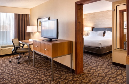 Warren Hotel | Holiday Inn Hotel & Suites Warren, an Ihg Hotel