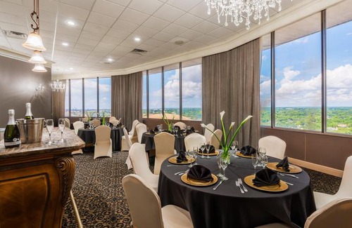 Central Business District Hotel | Holiday Inn Mobile Downtown Historic District