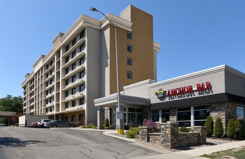 Downtown Niagara Falls Hotel | Holiday Inn Niagara Falls Scenic Downtown, an Ihg Hotel
