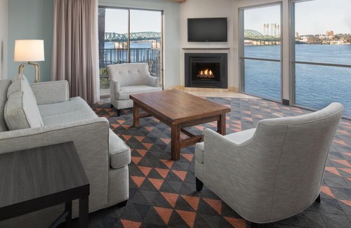 Hayden Island Hotel | Holiday Inn - Portland - Columbia Riverfront An IHG Hotel