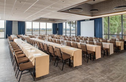 Hayden Island Hotel | Holiday Inn - Portland - Columbia Riverfront An IHG Hotel
