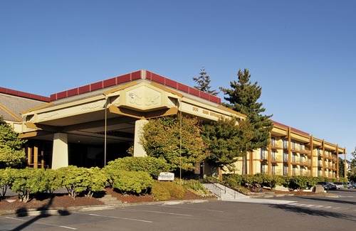 Hayden Island Hotel | Holiday Inn Portland - Columbia Riverfront
