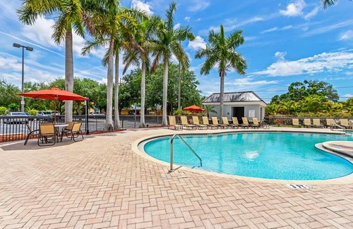 United Central Hotel | Holiday Inn St Petersburg West