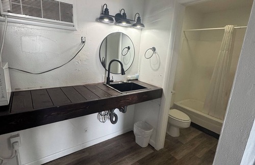 Sheridan Hotel | Holiday Lodge Motel