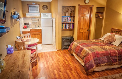 Canyon Lake Cabin | Holiday Lodge on Canyon Lake