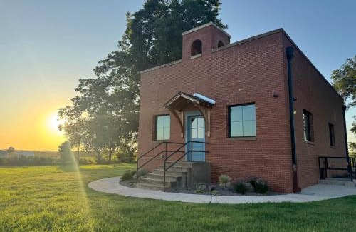 Guthrie House | Holiday Magic At The Schoolhouse Cozy 5br House