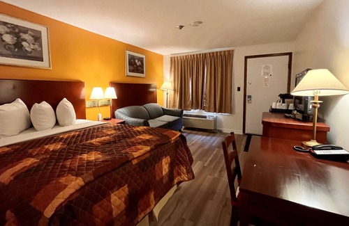 Algoma District Hotel | Holiday Motel