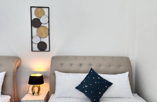 Bang Saen Ville House | Holiday Pool Villa Bangsean Chonburi - 3 Bedrooms Villas up to 12 people