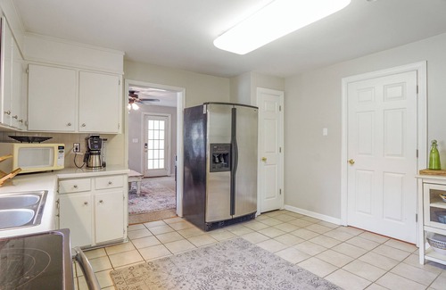 Columbiana House | HOLIDAY SALE at Cozy Columbiana Cottage!