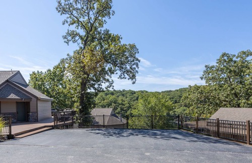Osage Beach Villa | Holiday Shores 09 - Beautiful Villa with Resort Amenities!