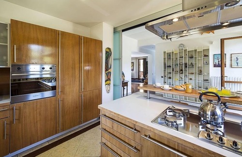 Syracuse Villa | holiday vacation large villa rental italy, sicily, syracuse, air conditioning, wi-fi internet, pool, views, walk to town