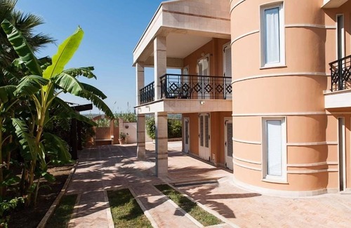 San Lorenzo Villa | holiday vacation large villa rental italy, sicily, syracuse