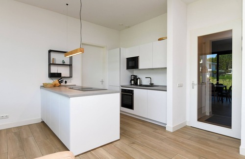 Zeewolde House | Holiday villa Bloem no. 350 | Luxury 8-person villa on the water with private jetty, sunny garden and large barbecue. Located at Villa Resort Harderwold, near Harderwijk and the Veluwemeer!