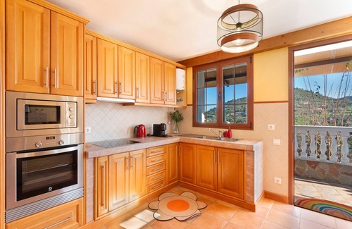 La Solana Villa | Holiday Villa 'Eden El Castillejo' with Mountain Views, Wi-Fi & Air Conditioning