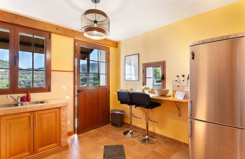 La Solana Villa | Holiday Villa 'Eden El Castillejo' with Mountain Views, Wi-Fi & Air Conditioning