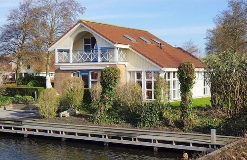 Workum House | Holiday villa Sudersee directly on the water