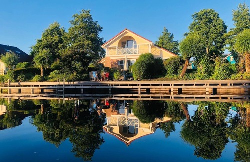 Workum House | Holiday villa Sudersee directly on the water