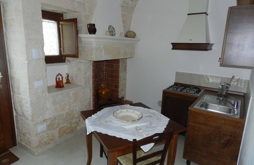 Locorotondo House | Holidays in Trulli: CASEDDE homes trulli and times