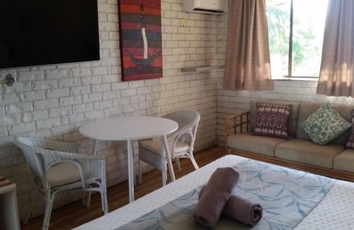 Holland Park West Hotel | Holland Park Motel