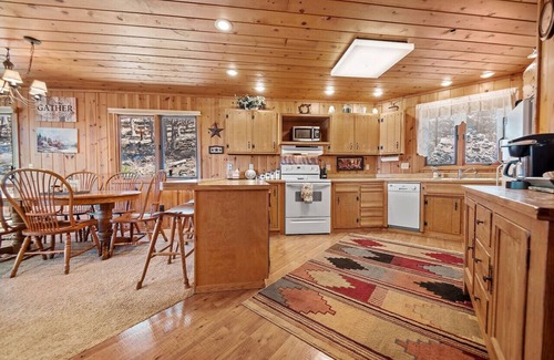Rapid City Apartment | Holliday House Cabin