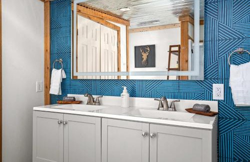 Fredericksburg House | Hollmig Cabin - Private Hot Tub