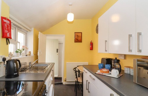 Framlingham Cottage | HOLLY COTTAGE, pet friendly, country holiday cottage in Framlingham