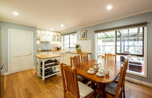 Kalorama Bed & Breakfast | Holly Lodge