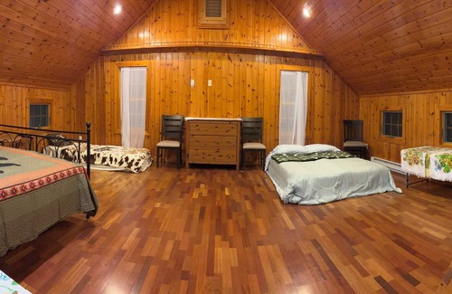 Catskill Cabin | HollyKissHudsonValley Full House + Renovated Upstairs Red Barn and Loft