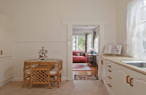 Bowral House | Hollyoak Cottage — Stay 3 Pay 2