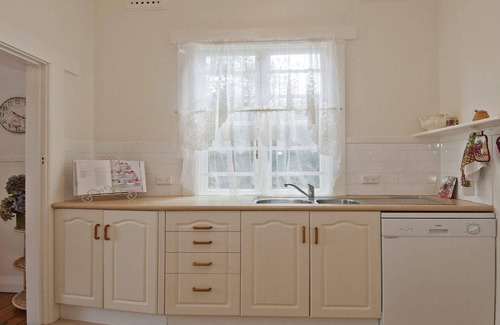 Bowral House | Hollyoak Cottage — Stay 3 Pay 2