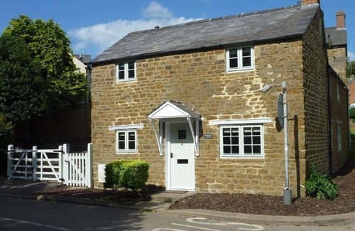 Hook Norton House | Hollytree Cottage, HOOK NORTON