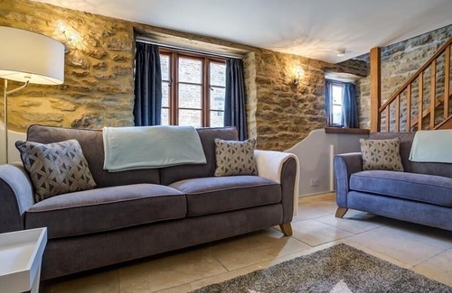 Hook Norton House | Hollytree Cottage, HOOK NORTON