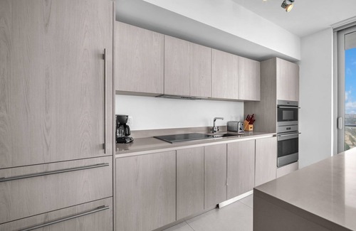 Hollywood South Central Beach Condo | Hollywood Beachfront 2 BR Retreat .Ocean Views, Pool & Beach Service