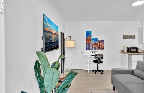 Downtown Hollywood Apartment | Hollywood Blvd Near The Beach "hotel Like Suite"