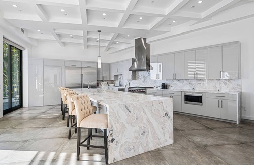 Hollywood Hills House | Hollywood Hills Mansion: 6000sqft, Rooftop Pool & DTLA Skyline Views!