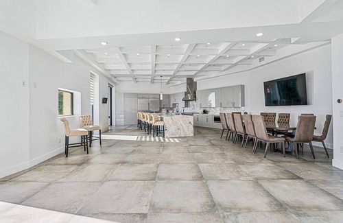 Hollywood Hills House | Hollywood Hills Mansion: 6000sqft, Rooftop Pool & DTLA Skyline Views!