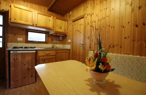 Viareggio Ski Chalet | Holzbungalow für 4 Personen im Campingplatz