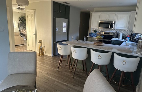 Flour Bluff House | Home- 3 Bedrooms 2 bathrooms +2car garage + Ev charger . Two blocks from water