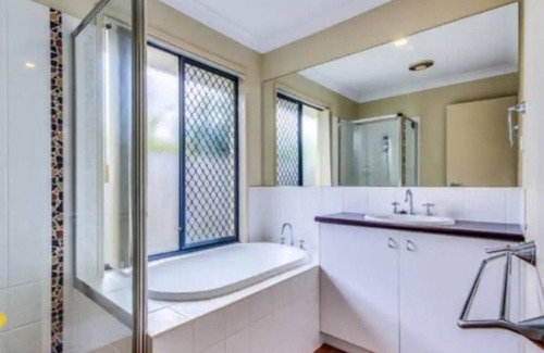 Upper Kedron House | Home Away by Recreation Reserve