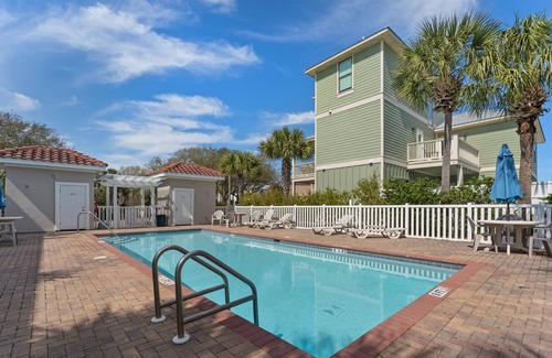Emerald Waters Village House | Home Away From Home, Private Beach Access, Golf Cart included