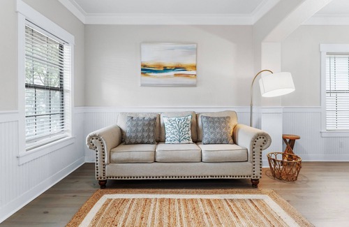 Emerald Waters Village House | Home Away From Home, Private Beach Access, Golf Cart included