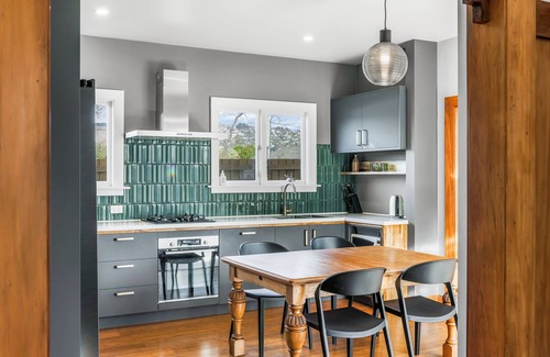 Somerfield House | Home away from home close to everything. Pet friendly.