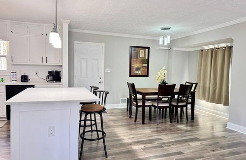 Douglasville House | Home away from Home Spacious 5-bedroom house in Douglasville