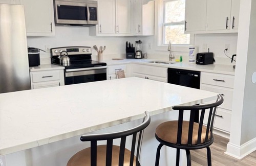 Douglasville House | Home away from Home Spacious 5-bedroom house in Douglasville