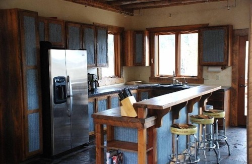 Jardine Cabin | Home Away from Home 5 miles to the north entrance of Yellowstone