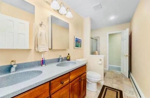 Dix Hills House | Home away from Home!! 5 minutes away from the restaurants and shopping plazas.