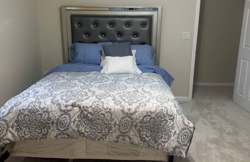 Dix Hills House | Home away from Home!! 5 minutes away from the restaurants and shopping plazas.