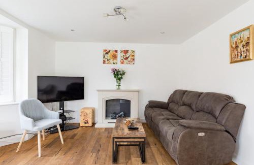 Birmingham House | Home away from Home French luxury in Birmingham