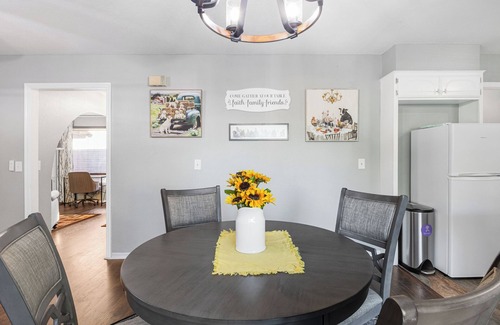 Shawnee House | Home away from home in Shawnee, 3 bed, 2 bath and full of charm!